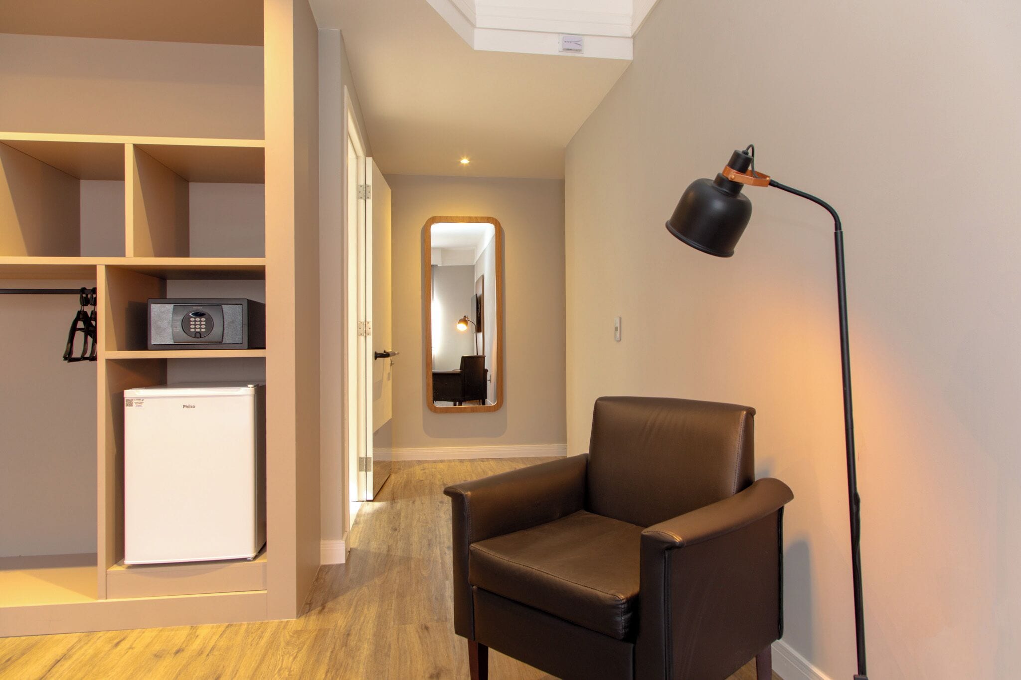 deluxe double or twin room, 1 double or 2 single beds, mobility accessible | room amenity