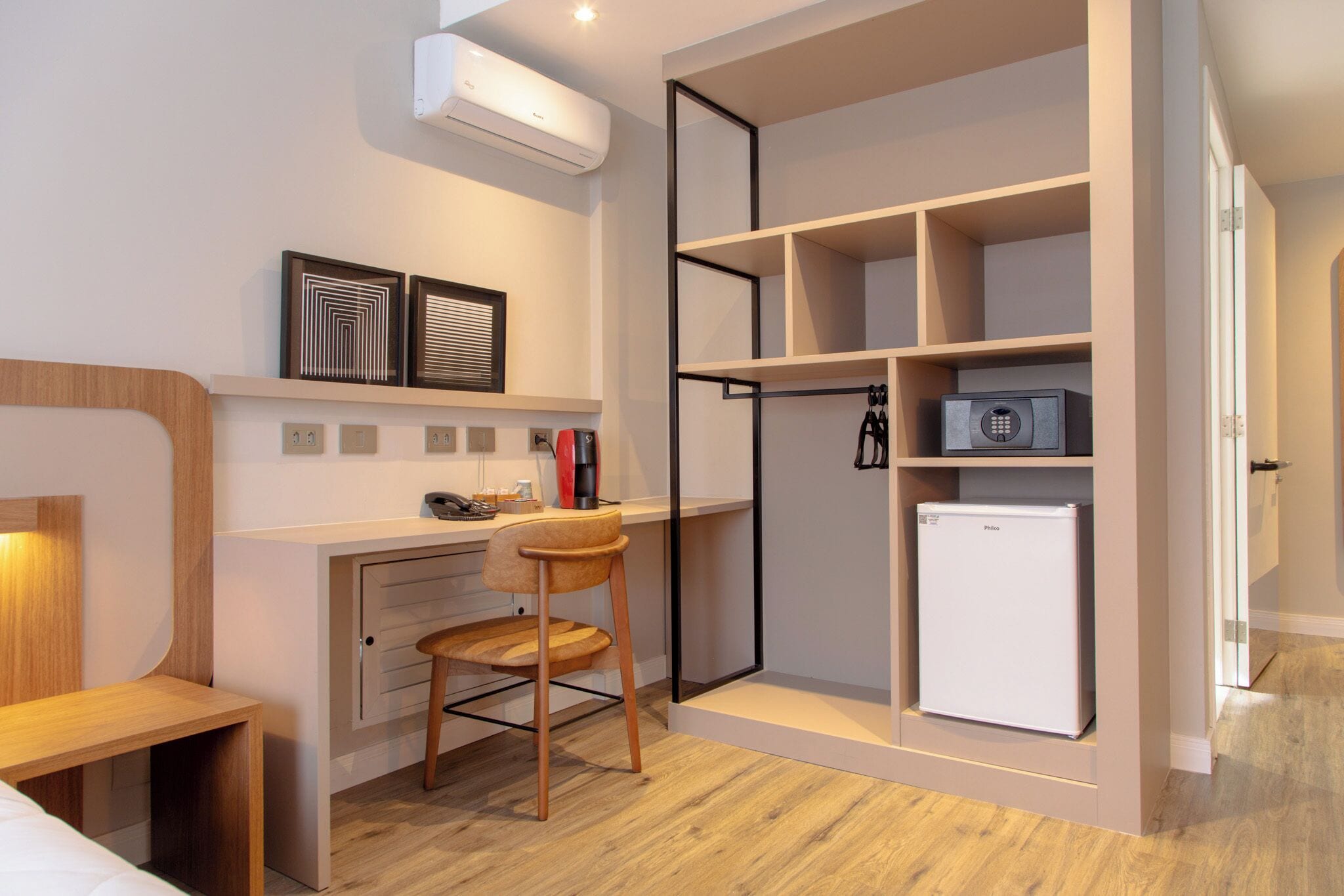 deluxe double or twin room, 1 double or 2 single beds, mobility accessible | room amenity