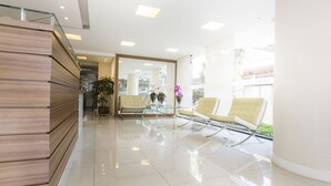 Lobby-lounge