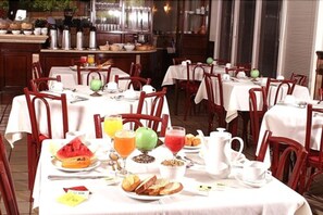 Desayuno buffet incluido todos los días