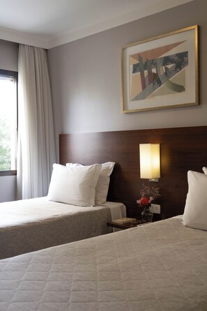 En 32-tommers LCD-TV med kabel-kanaler samt TV