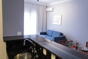 Quarto família | Área de estar | TV LCD 32 polegadas com canais a cabo, TV