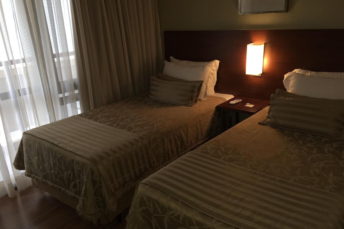 Ropa de cama de alta calidad y minibar 