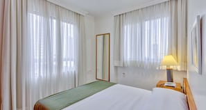 Standard Room, 1 Queen Bed, Kitchenette (42SQM, Free WiFi, Living Room) | Minibar, in-room safe, blackout drapes, free cribs/infant beds