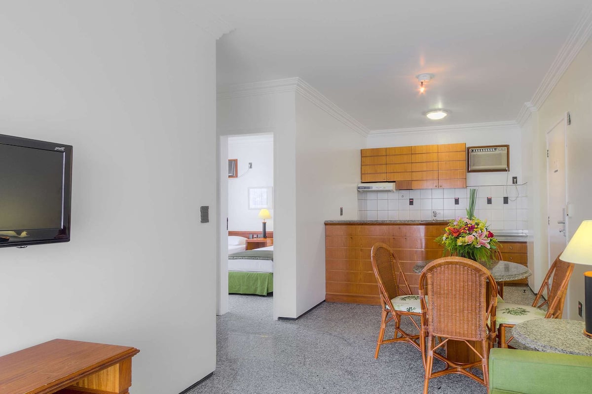 2 habitaciones, minibar y caja de seguridad en la habitación