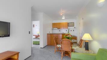 Artículos de limpieza ecológicos y filtros de café o té reutilizables