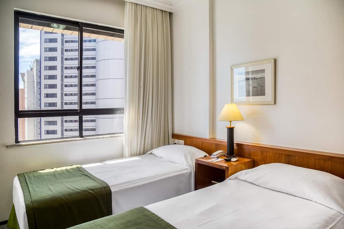 2 habitaciones, minibar y caja de seguridad en la habitación