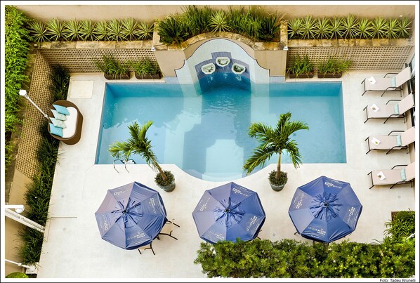 Outdoor pool, pool umbrellas, sun loungers