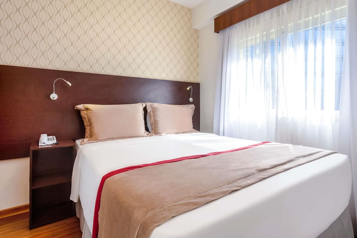 Privilege, Apartment, 1 Double Bed | Minibar, in-room safe, desk, laptop workspace