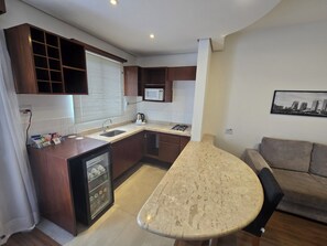 Apartamento família, 1 cama de casal, cozinha | Cozinha privada | Cafeteira/chaleira, produtos de limpeza biodegradáveis disponíveis