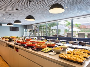 Breakfast, lunch, dinner served; Italian cuisine, al fresco dining