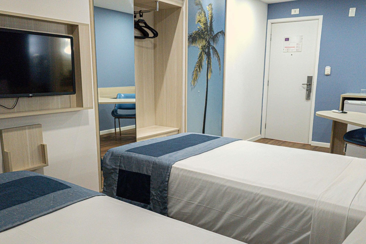 经典双床房, 2 张单人床 | 迷你吧、办公桌、遮光窗帘、隔音