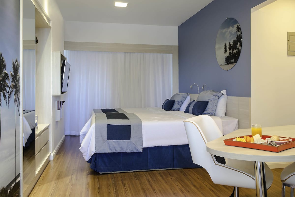 Tomannsrom – classic, 2 enkeltsenger | Minibar, skrivebord, blendingsgardiner og lydisolert