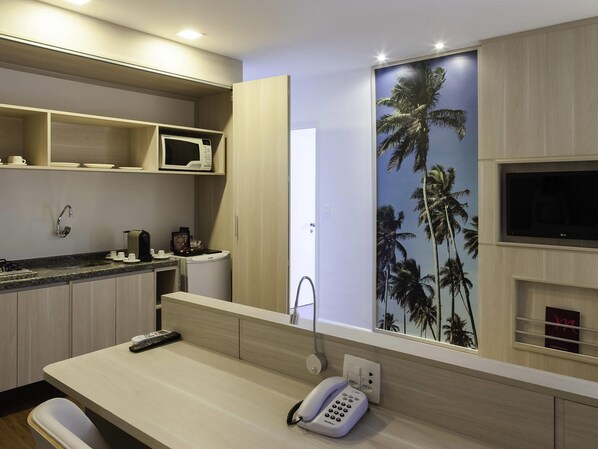 Minibar, bureau, rideaux d’obscurcissement, système d’insonorisation