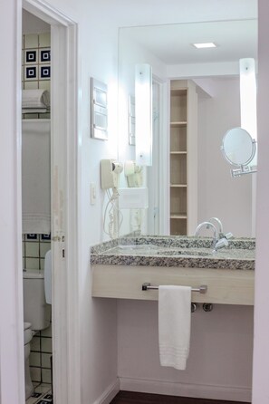 Superior Single Room, City View | Bathroom - MAI NAVEGANTES RECIFE HOTEL (Recife)