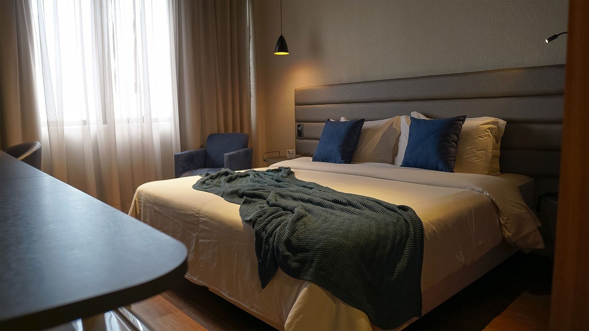 Minibar, coffre-fort, rideaux d’obscurcissement, accès au Wi-Fi (inclus)