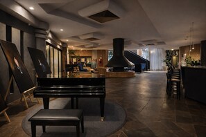 Bar-salon dans le hall