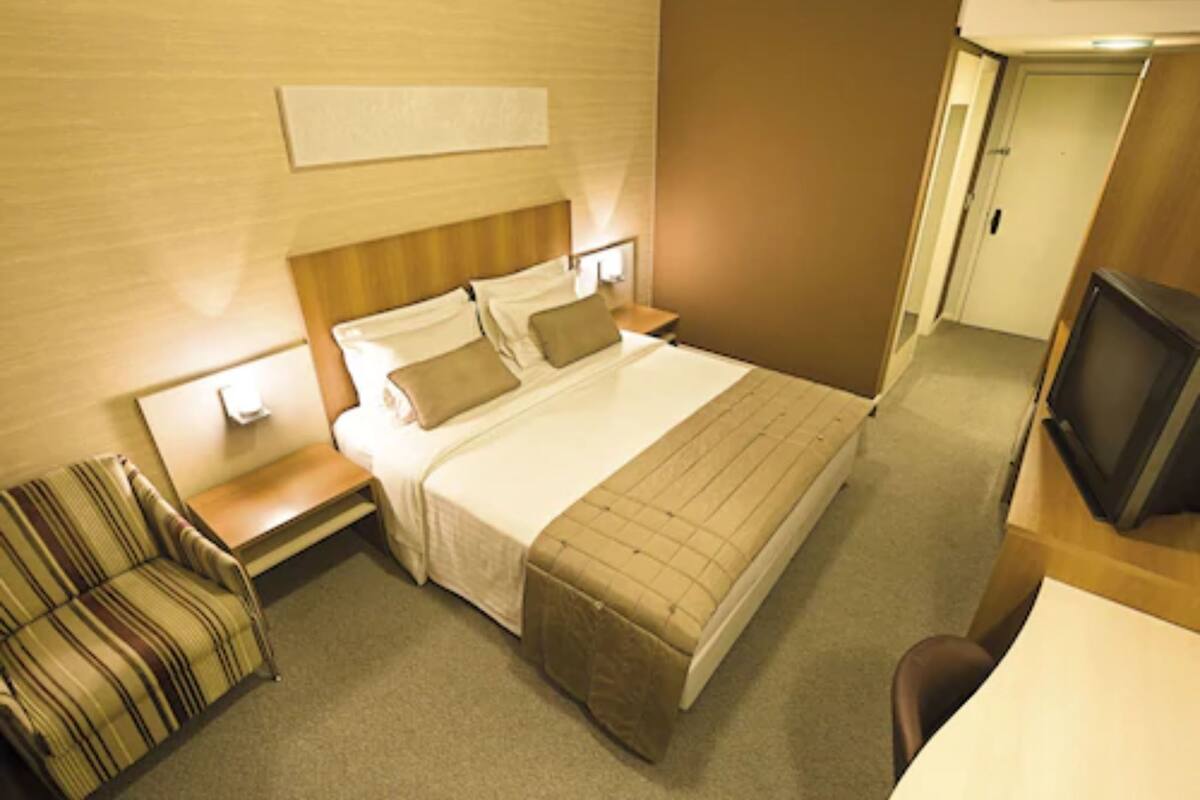 มินิบาร์, ตู้นิรภัยในห้องพัก, ผ้าม่านกันแสง, Wi-Fi ฟรี