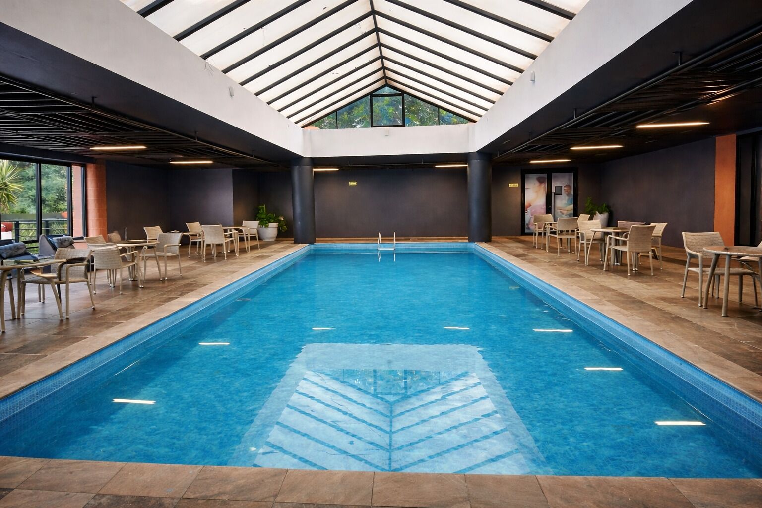 Indoor pool, sun loungers