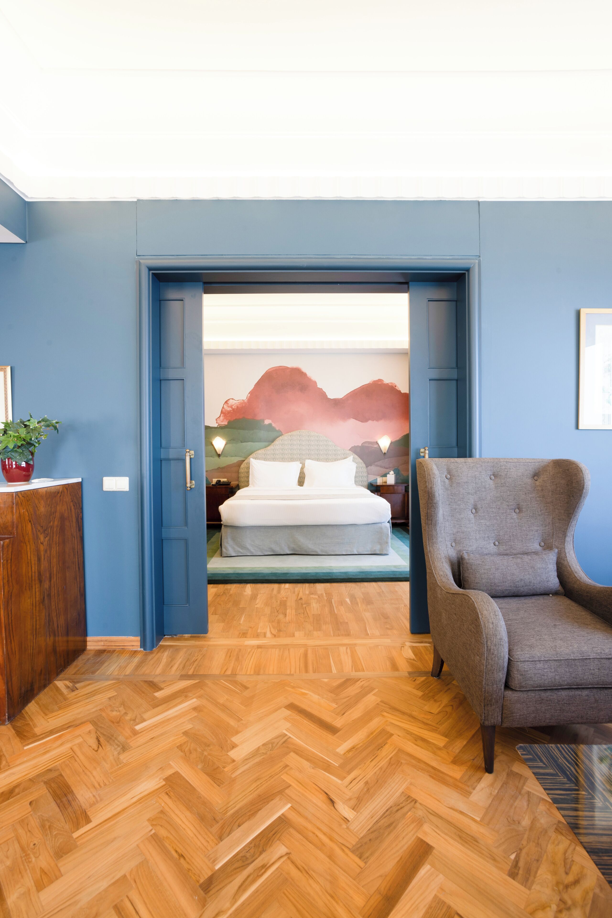 Suite presidencial, vista al mar | Minibar, caja de seguridad en la habitación y escritorio 