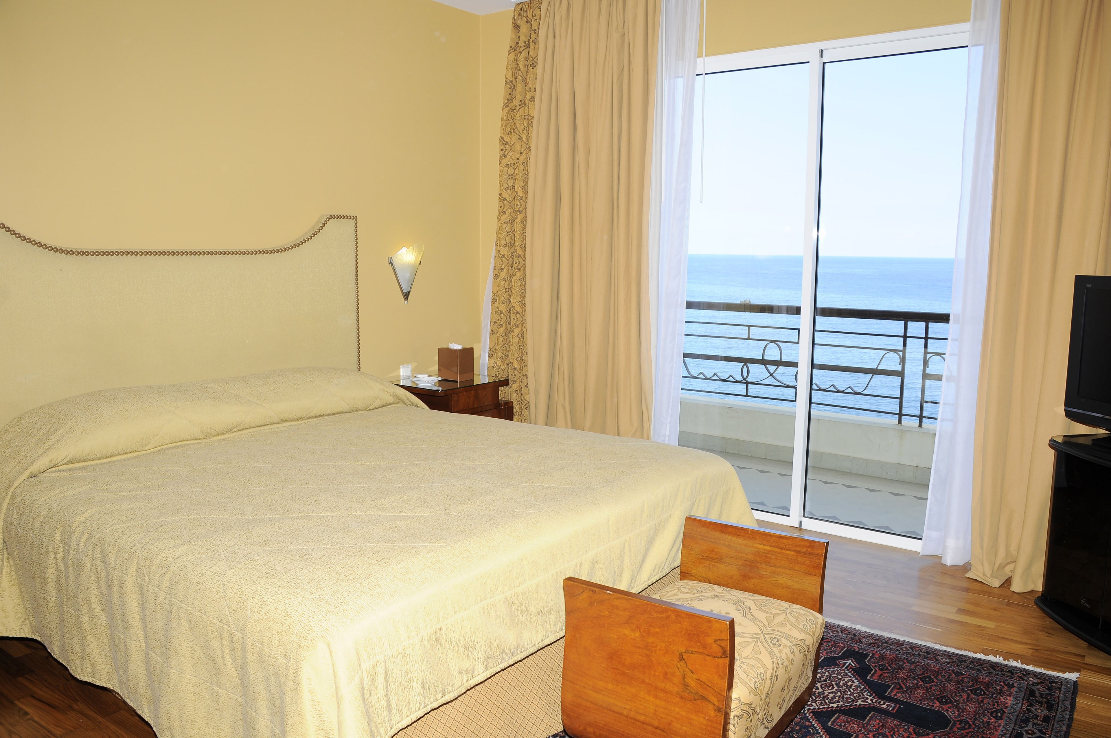 Minibar, in-room safe, desk, soundproofing