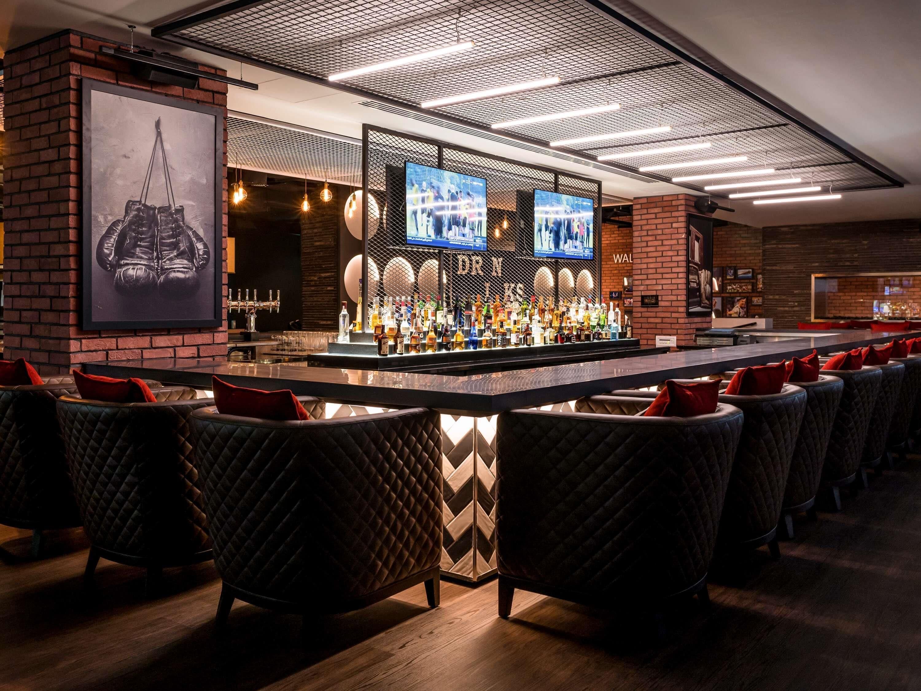 2 บาร์/เลานจ์, สปอร์ตบาร์, บาร์บนดาดฟ้า