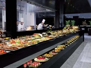 Breakfast, lunch, dinner served; international cuisine 