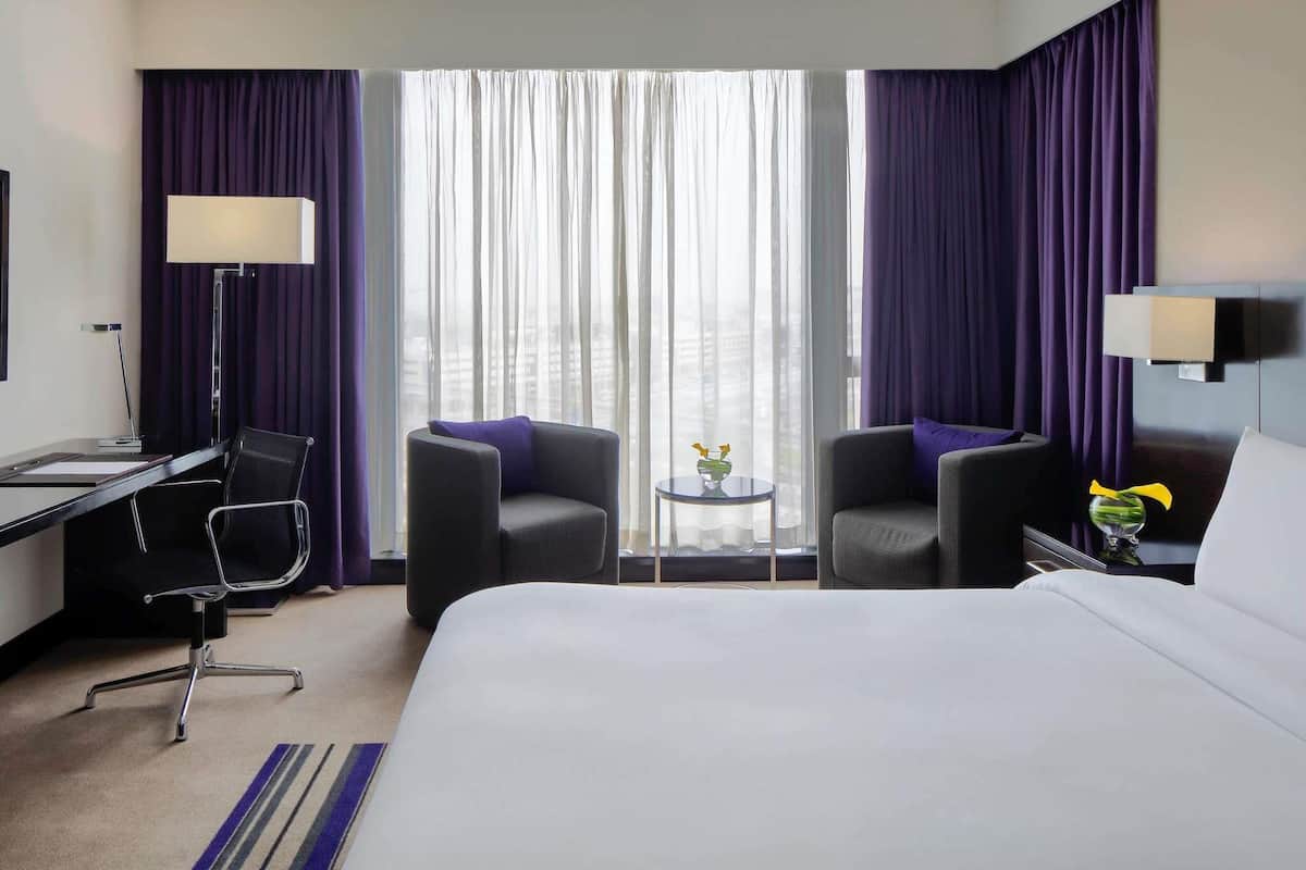 Executive-Zimmer, 1Â King-Bett | Daunenbettdecken, Zimmersafe, individuell eingerichtet, Schreibtisch