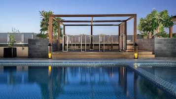 2 bars/lounges, sports bar, rooftop bar