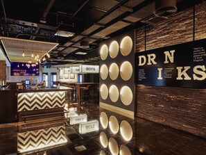 Der serveres morgenmad, frokost, aftensmad og internationale retter 