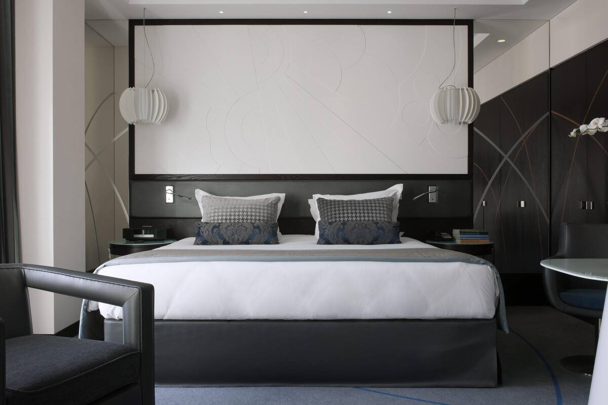 Suite, 1 King Bed, Terrace (PRESTIGE) | Egyptian cotton sheets, premium bedding, pillowtop beds, minibar