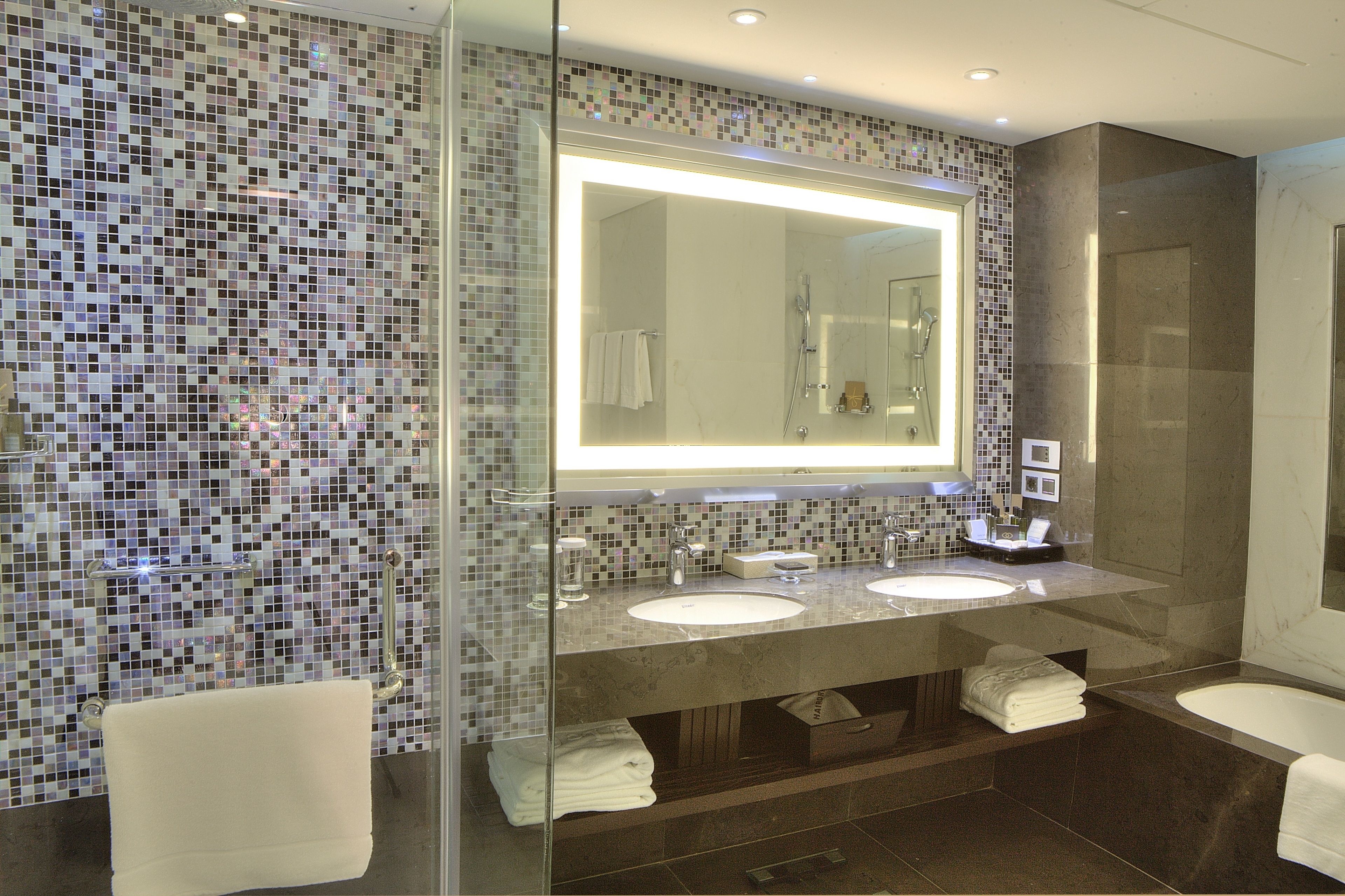 suite, 1 king bed, terrace (prestige) | bathroom | designer toiletries, hair dryer, bathrobes, slippers