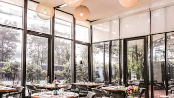Breakfast, lunch, dinner served; French cuisine