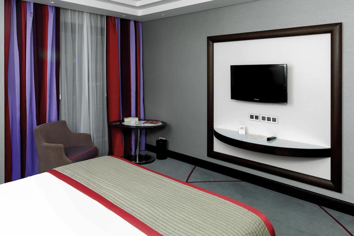 Luxury Room, 1 King Bed | Egyptian cotton sheets, premium bedding, pillowtop beds, minibar