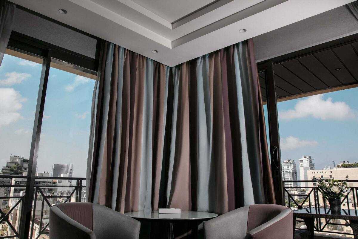 Luxury Room, 1 King Bed, Balcony | Egyptian cotton sheets, premium bedding, pillowtop beds, minibar