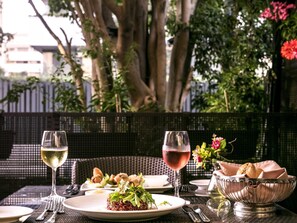 Se sirven desayunos, almuerzos, cenas y cocina francesa 