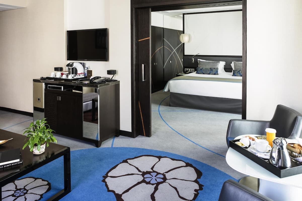 Suite, 1 King Bed, Terrace (PRESTIGE) | Egyptian cotton sheets, premium bedding, pillowtop beds, minibar