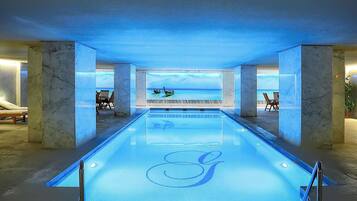 Una piscina techada