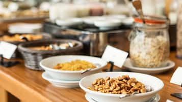 Kontinental frukost varje dag (USD 25 per person)