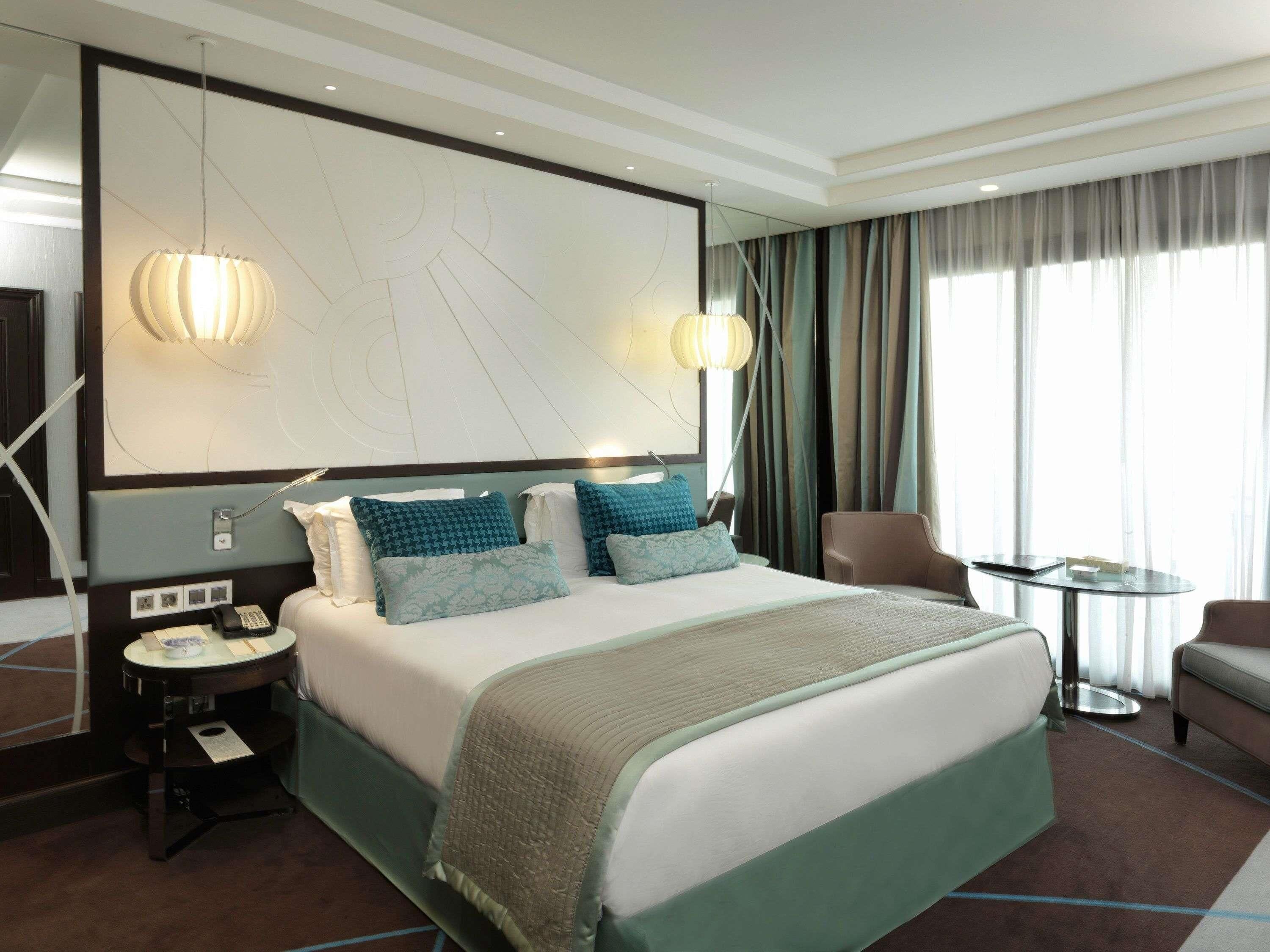 Luxury Room, 1 King Bed, Balcony | Egyptian cotton sheets, premium bedding, pillowtop beds, minibar