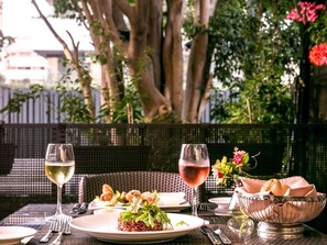 Breakfast, lunch, dinner served; French cuisine 