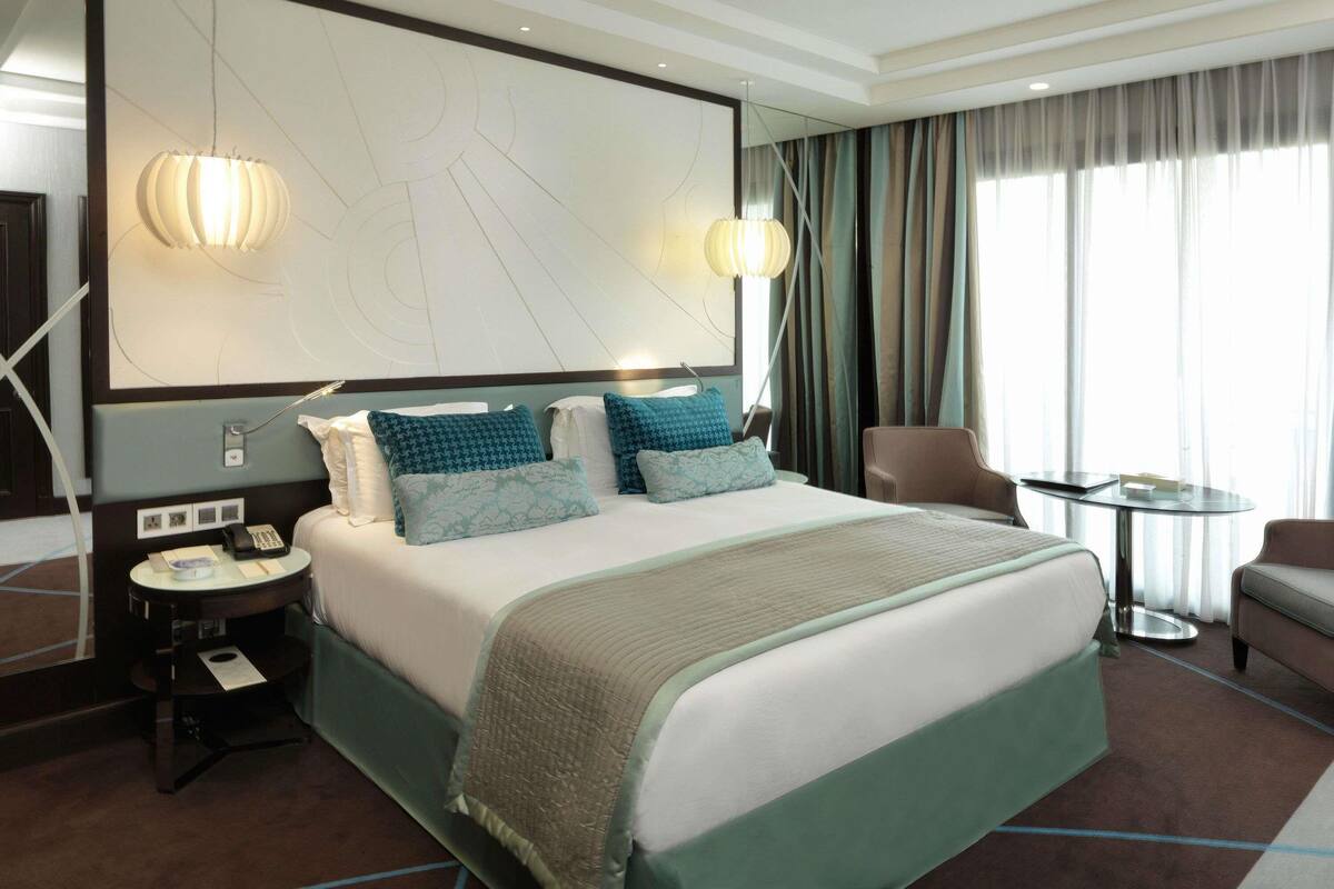 Luxury Room, 1 King Bed, Balcony | Egyptian cotton sheets, premium bedding, pillowtop beds, minibar