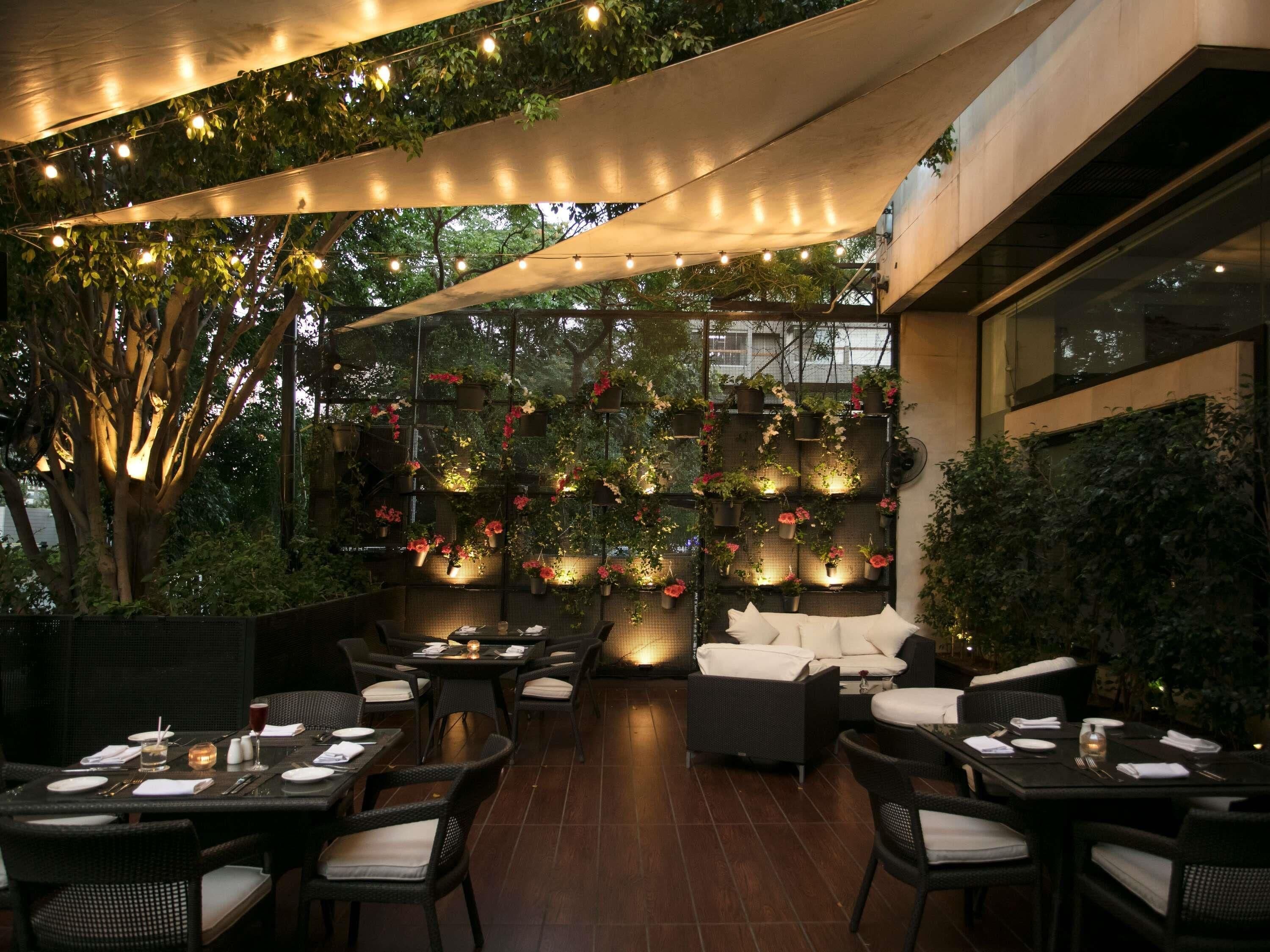 Breakfast, lunch, dinner served; French cuisine 