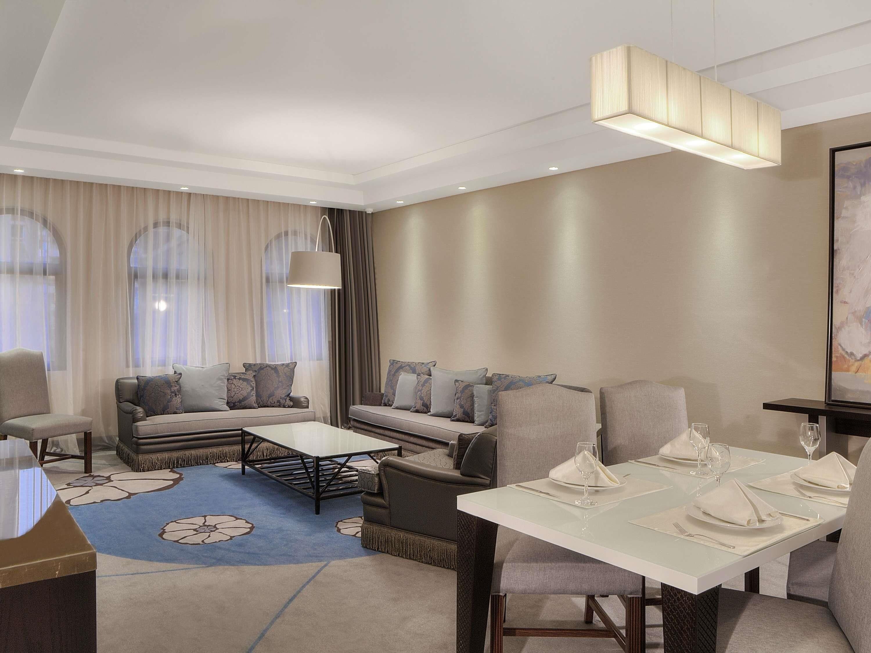 Egyptian cotton sheets, premium bedding, pillowtop beds, minibar