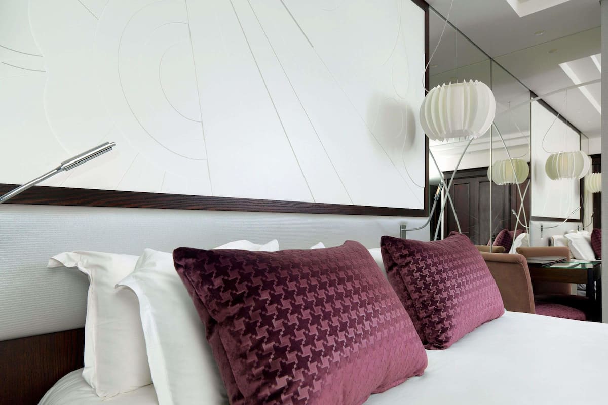 Luxury Room, 1 King Bed | Egyptian cotton sheets, premium bedding, pillow-top beds, minibar