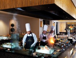 2 restoran, melayani sarapan, makan siang; sajian masakan internasional