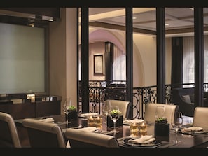 2 restaurants, breakfast, lunch, dinner served; international cuisine