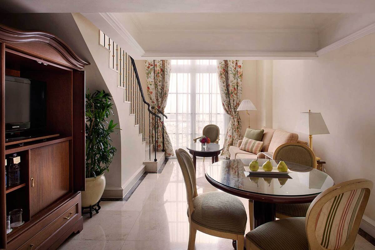 Executive Suite | Minibar, in-room safe, desk, iron/ironing board (on request)