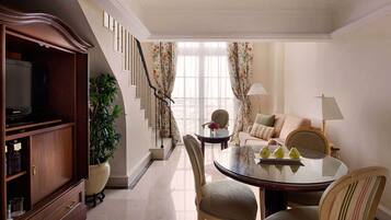 Executive Suite | Minibar, in-room safe, desk, iron/ironing board (on request)