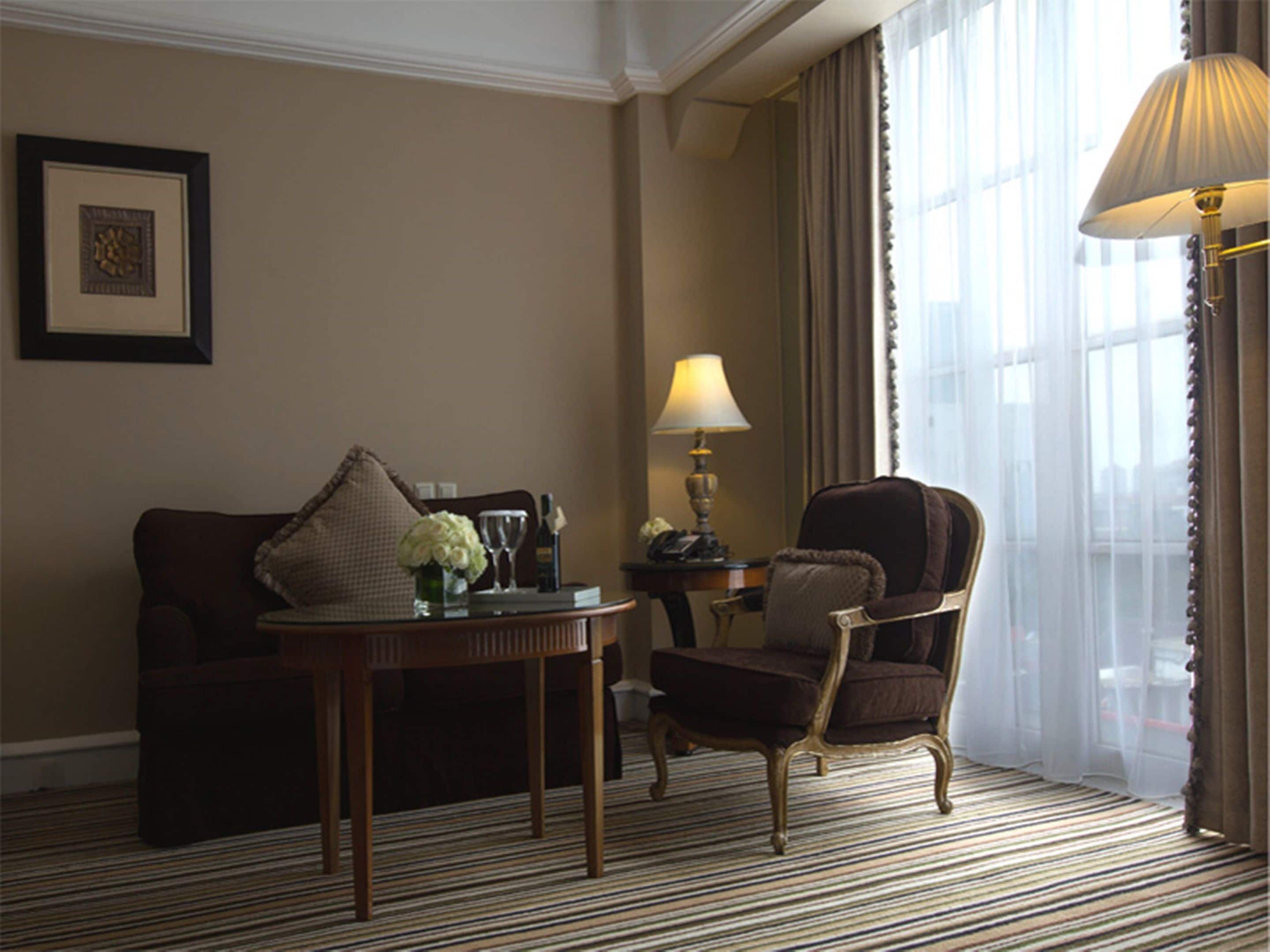 deluxe suite | 1 bedroom, minibar, in-room safe, desk